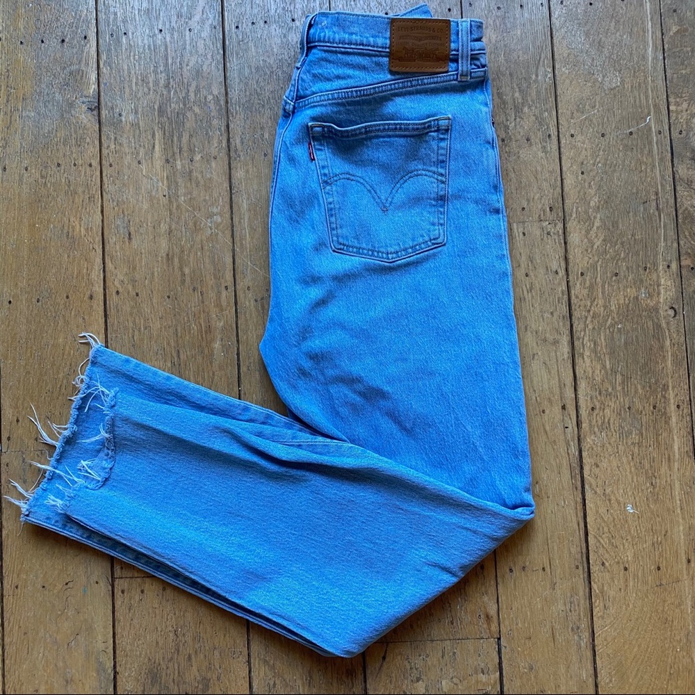 levi’s rib cage straight leg ripped jean!